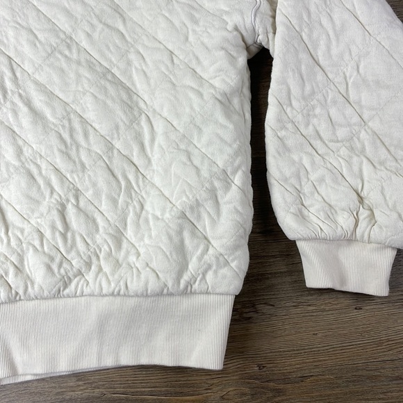 Universal Thread Women’s Cream Quilted Pullover Sweatshirt, size small - Picture 4 of 9